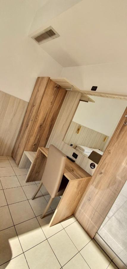 Hotel Mondial Milano Ngoại thất bức ảnh